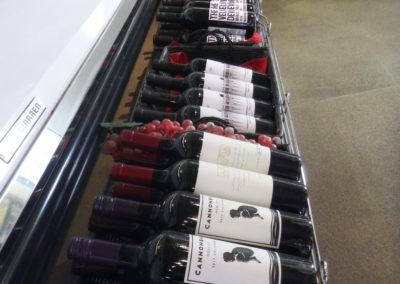 Destin Ice red wine display